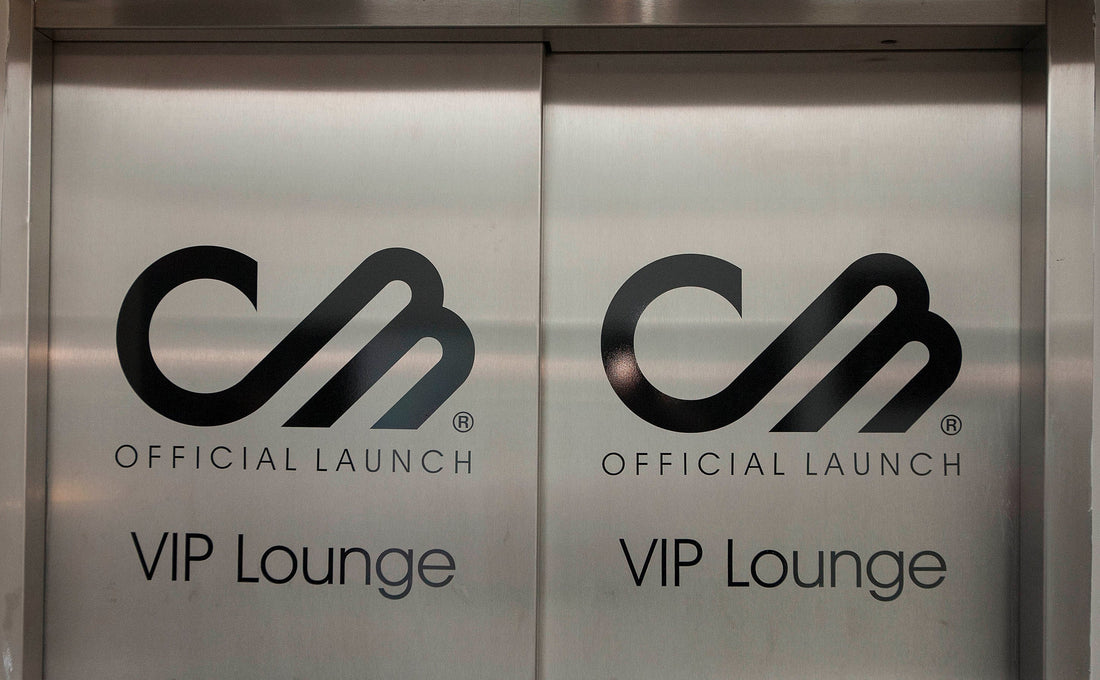 "VIP LOUNGE"